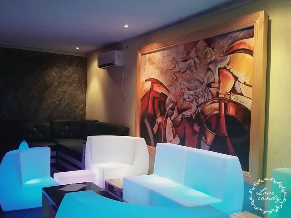 Casablanca Pub & Restaurant Kampala Uganda, Good food in Kampala, Food & Drink,  Top Bar, Top Restaurant, Lounge, Top Bar and Lounge, Food, Beer, Wine, Spirits, Cocktail bar, Amazing beer prices,  Cheap Beer, Great Place to Drink after work , Gins and local beers,  grilled food and wood-fired pizzas,  Chatting and Drinking, Chilling with friends and mates, Date night, Eating and Drinking, Private parties, Drinking and Dancing, Cocktail Bar, Lounge Bar, Party Bar,  Kampala Pub, Lively DJ nights,  Lively Music, Great Beer Drink Out,  Tasteful Delicious food in Kampala, Amazing Drinking Joint in  Kampala Uganda, Ugabox